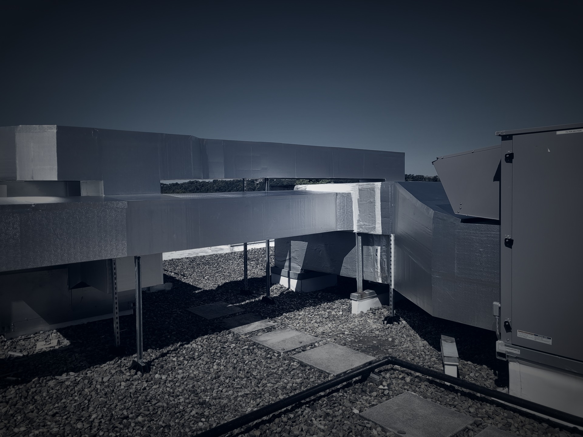 Insulated rooftop ductwork installed by Ravenshade